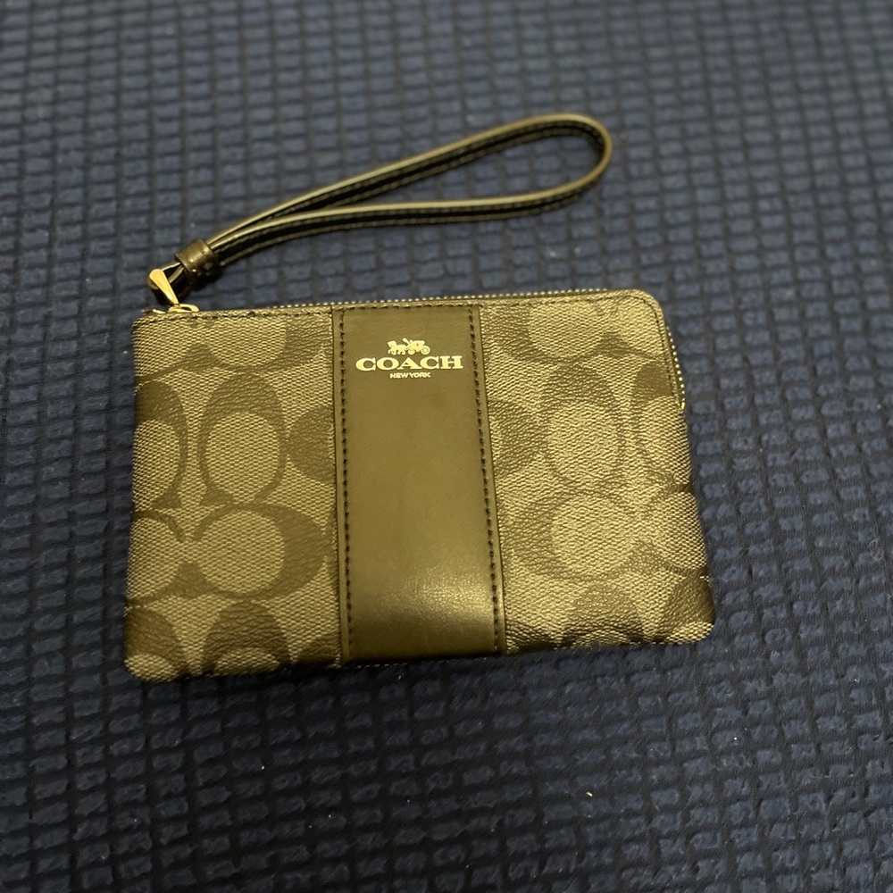 Coach wristlet. Beautiful and stylish